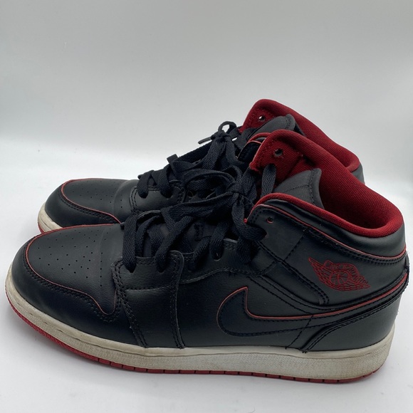 air jordan 1 retro mid black gym red